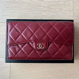 Chanel Lambskin Trifold Interlocking CC Logo Trifold Wallet in Bordeaux